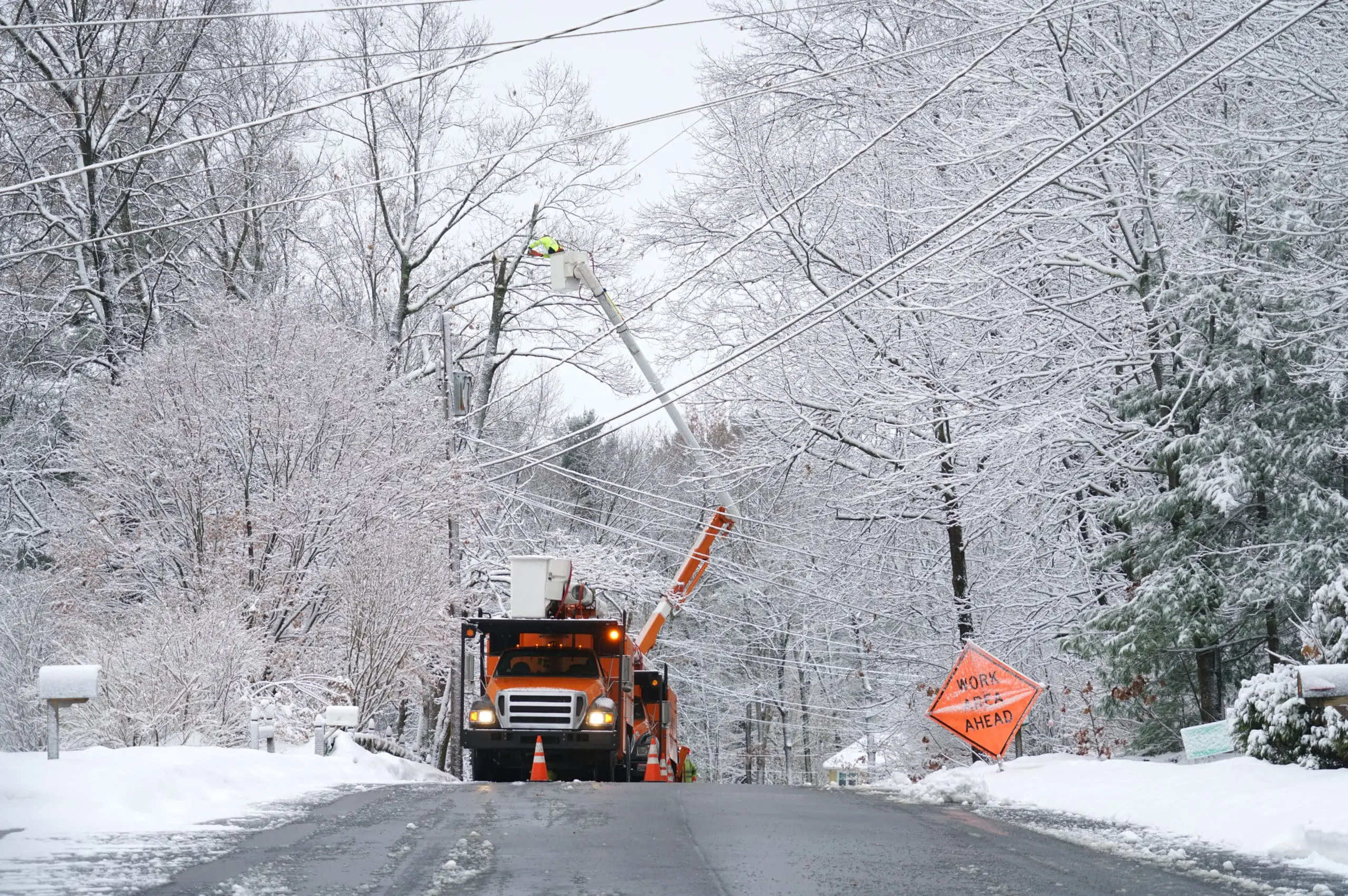 Truck repairing electrical line